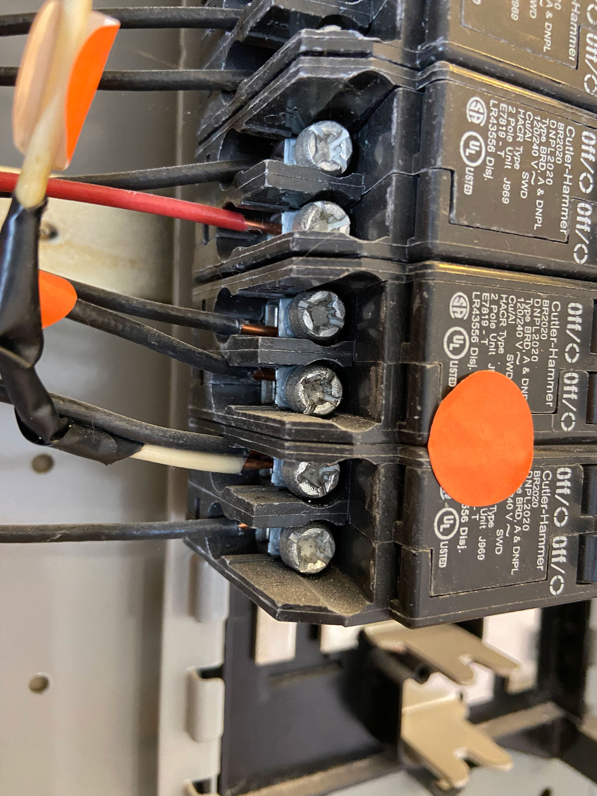 electrical wiring to batteries